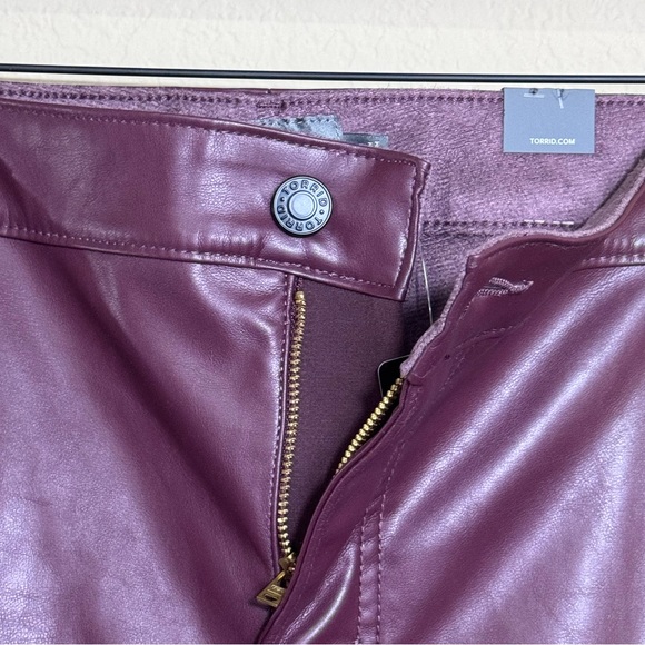 NEW Torrid Perfect Skinny Faux Leather High Rise Pants Maroon Size 26S - Picture 4 of 13